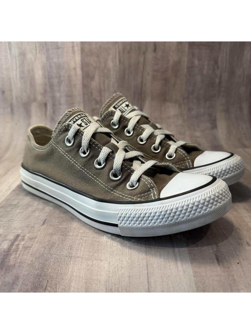 Converse Chuck Taylor Women's 6 (Men 4) Gray Low Top Sneakers